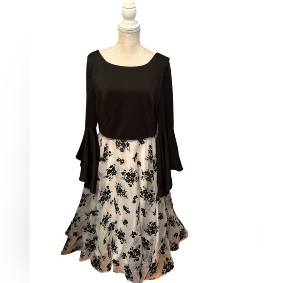 EY Boutique (Especially Yours) Semi Formal/ Formal gown, size 8, bell sleeves - Picture 1 of 5